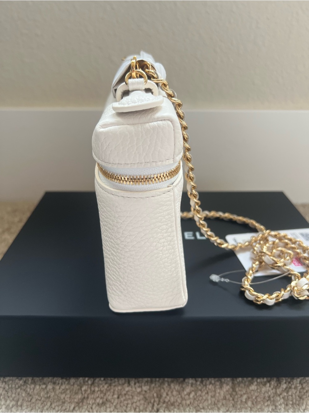 Chanel 26A slim vanity white with gold hardware - Picture 3 of 4